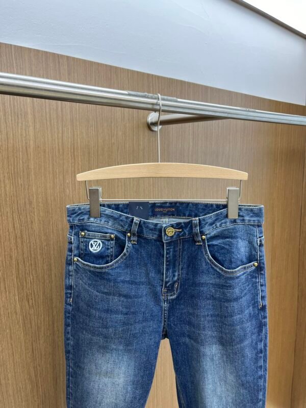 LV 🔥🔥🔥🔥🔥 High-end custom 2024 fall and winter counter synchronization new jeans - Image 4