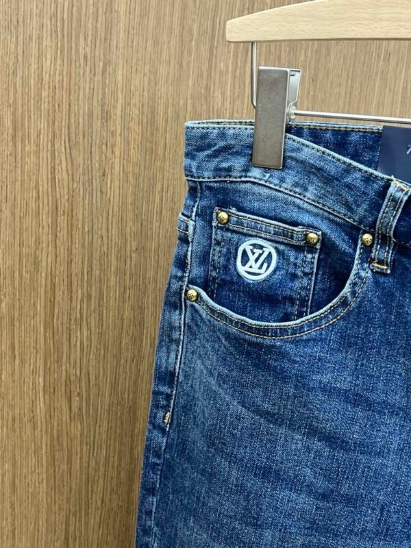 LV 🔥🔥🔥🔥🔥 High-end custom 2024 fall and winter counter synchronization new jeans - Image 6