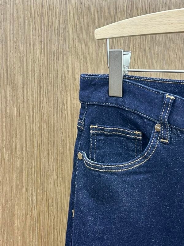 FENDI New Jeans 2024 - Image 6