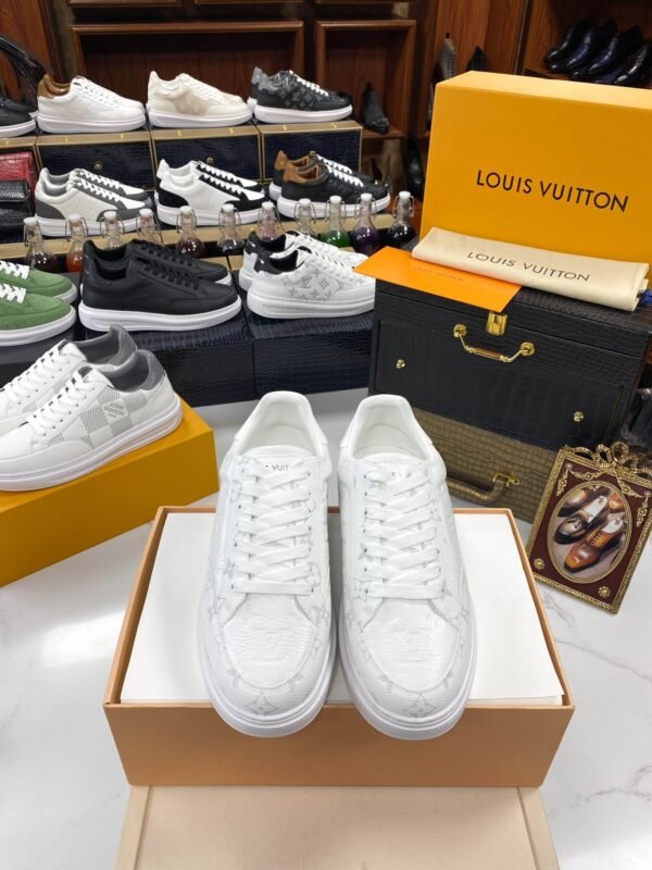 Louis Vuitton Sneakers/White