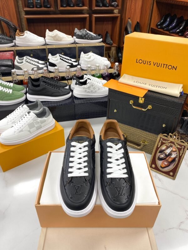 Louis Vuitton Sneakers/Black