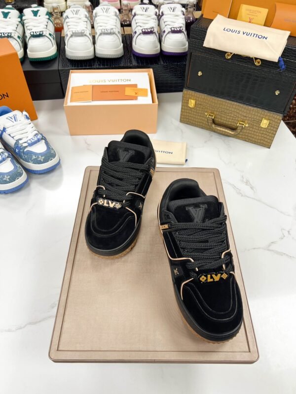 Louis Vuitton Sneakers/Black - Image 10