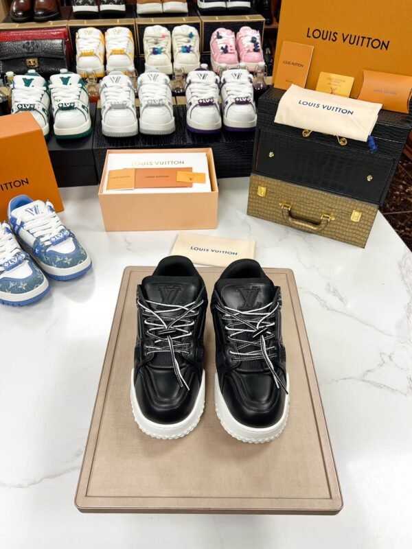 Louis Vuitton Trainer Sneakers/Black