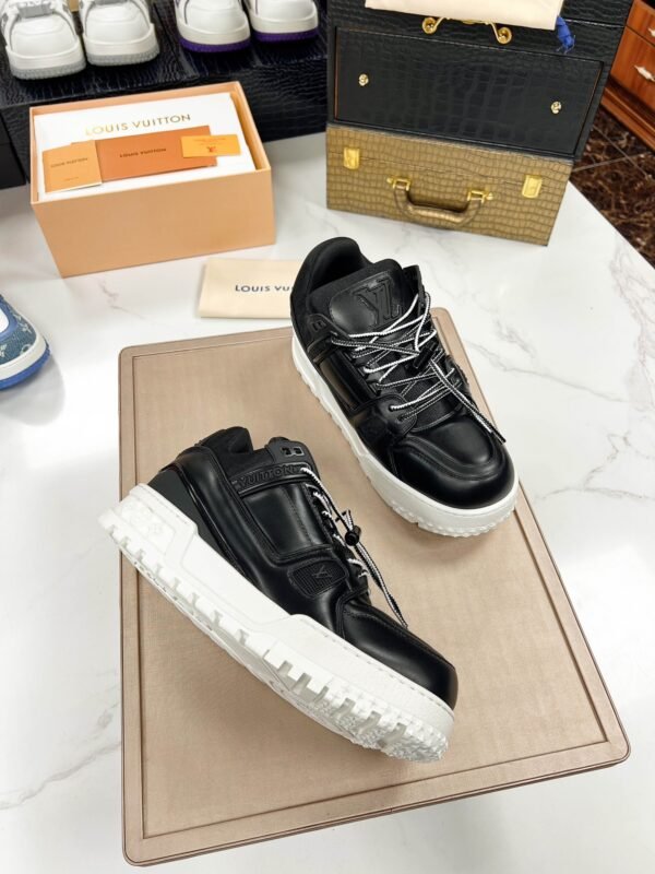 Louis Vuitton Trainer Sneakers/Black - Image 3