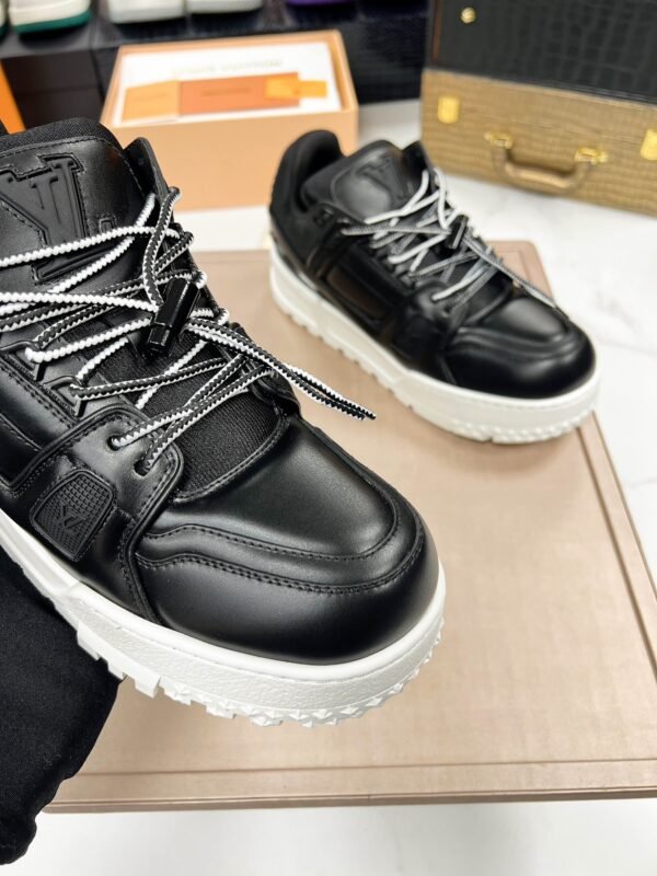 Louis Vuitton Trainer Sneakers/Black - Image 4