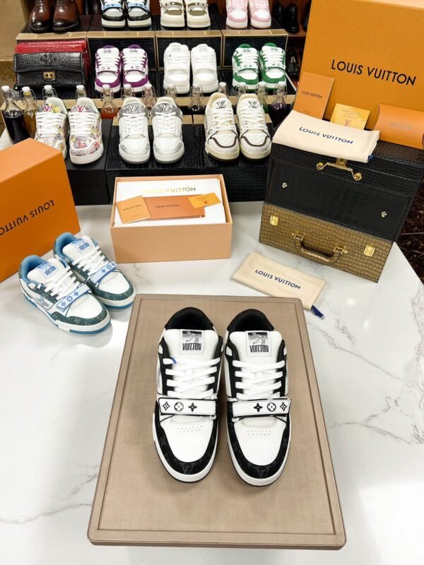Louis Vuitton Trainer II Sneakers