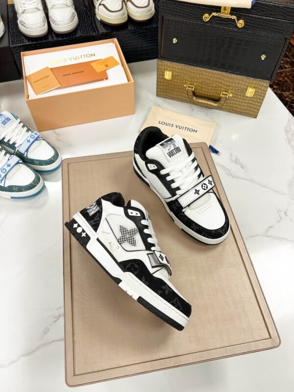 Louis Vuitton Trainer II Sneakers - Image 4