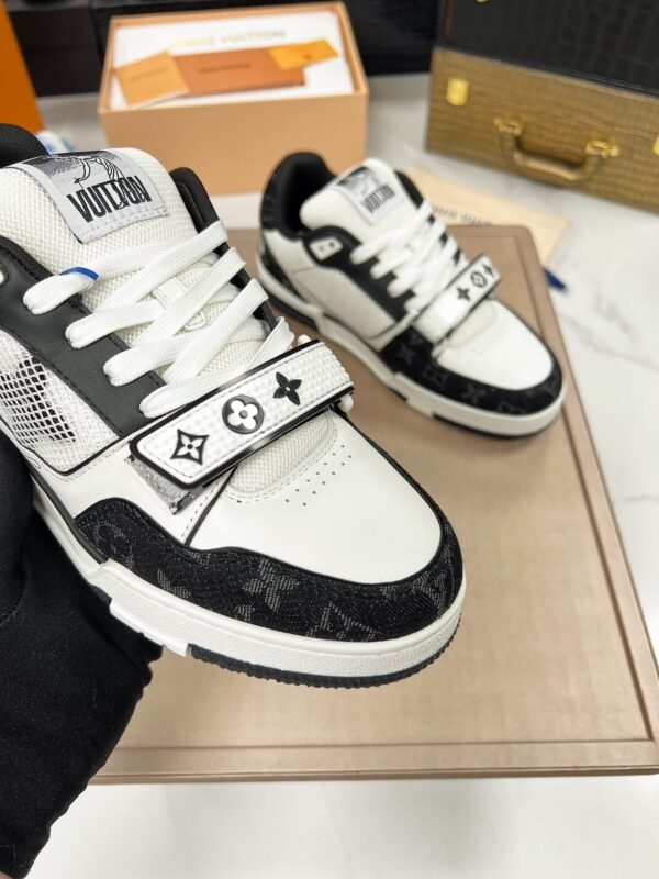 Louis Vuitton Trainer II Sneakers - Image 5