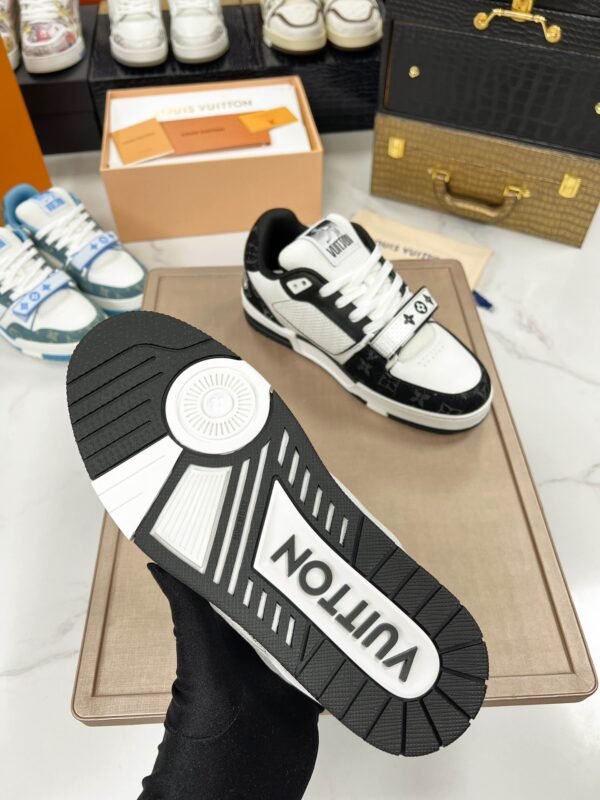 Louis Vuitton Trainer II Sneakers - Image 9