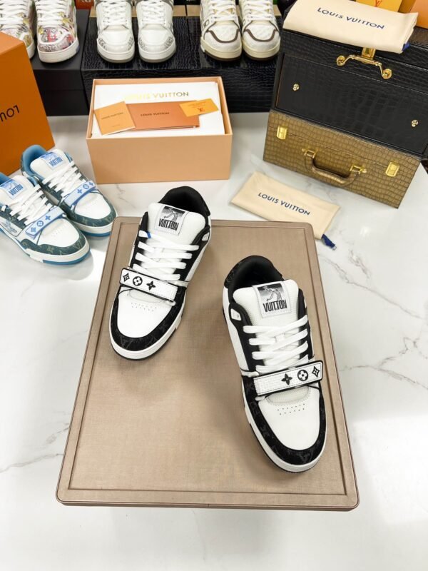 Louis Vuitton Trainer II Sneakers - Image 10