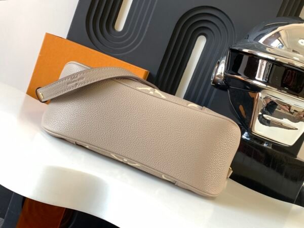 Louis Vuitton New Bag - Image 5