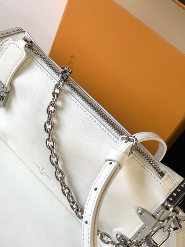 Louis Vuitton MINI Bag Available in three colors - Image 8