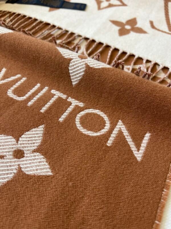 Louis Vuitton Classic Scarf - Image 6