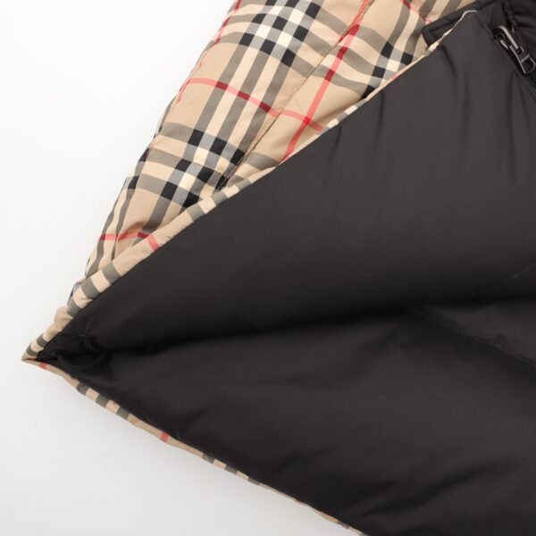Burberry Burberry BBR check pattern reversible down vest - Image 11