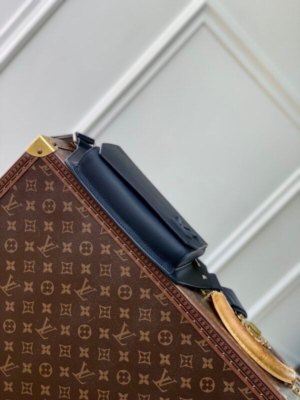 Men's New LV Aerogram Shoulder Bag - Image 5
