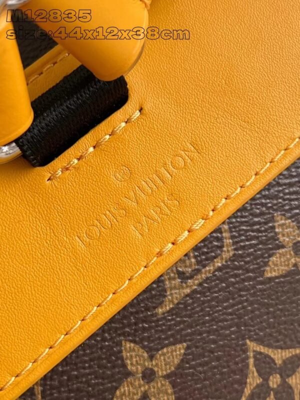 Christopher Medium Shoulder Bag/Yellow - Image 8