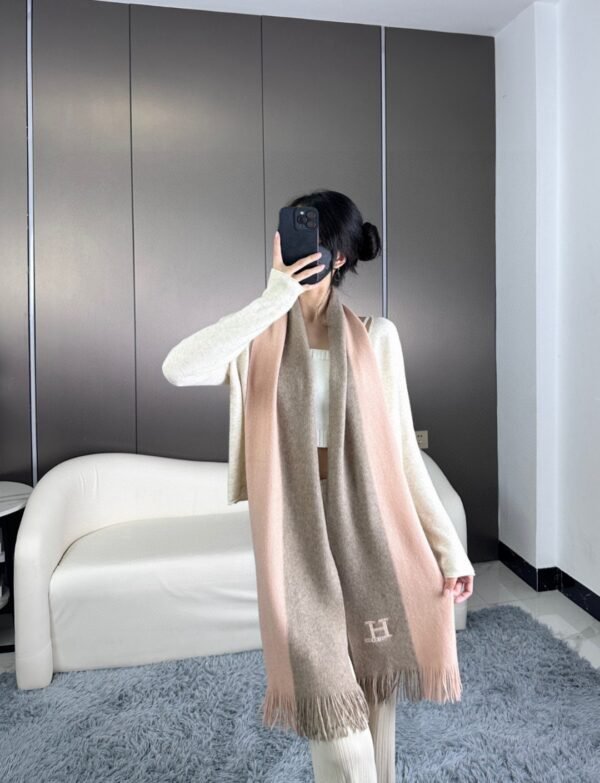 New! Men's and women's models, 100% pure cashmere Hermes (Hermes) synchronized counters, high-end cashmere knitted scarves - Image 8