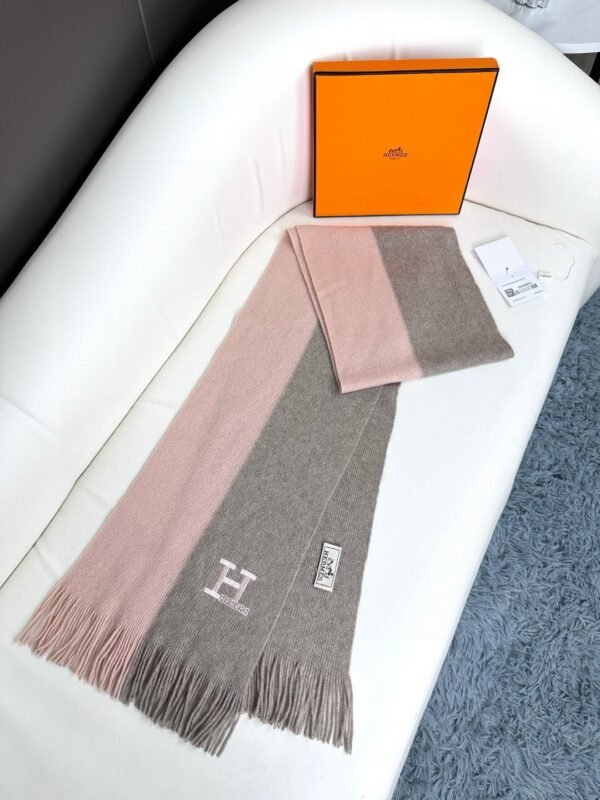 New! Men's and women's models, 100% pure cashmere Hermes (Hermes) synchronized counters, high-end cashmere knitted scarves - Image 7