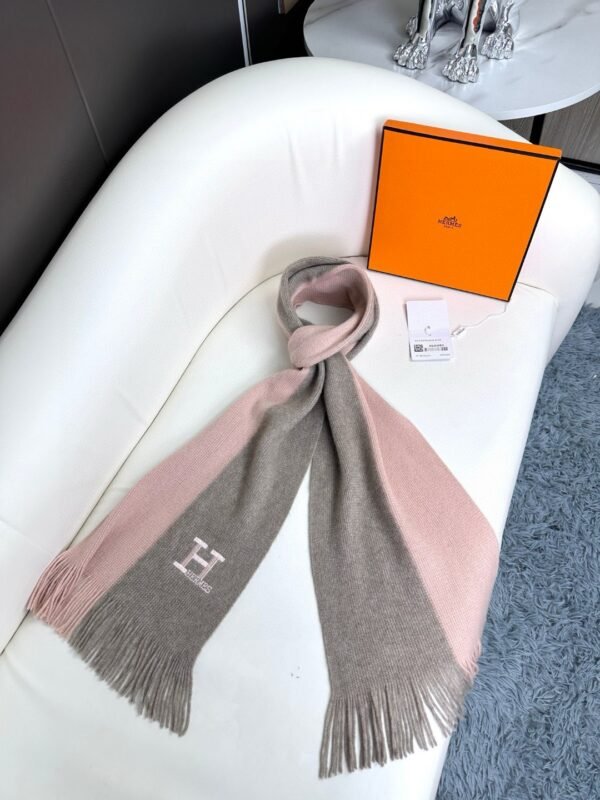 New! Men's and women's models, 100% pure cashmere Hermes (Hermes) synchronized counters, high-end cashmere knitted scarves - Image 5