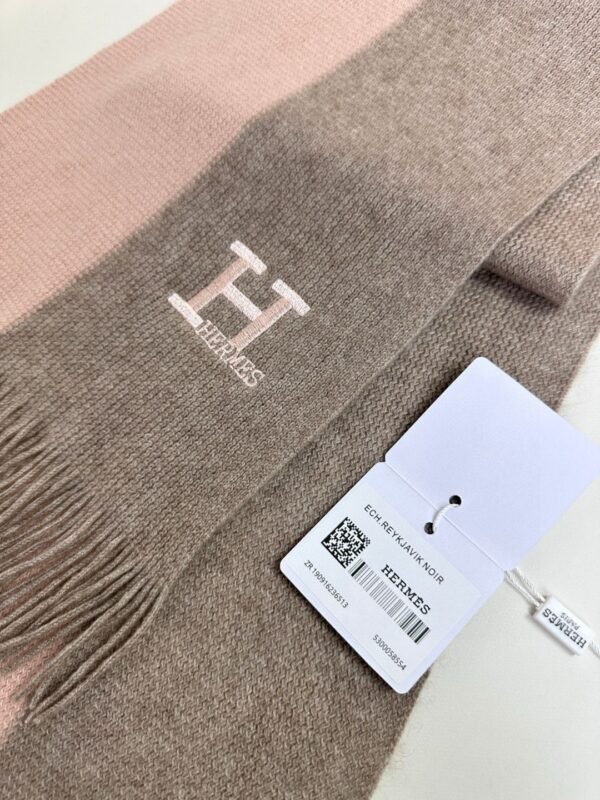 New! Men's and women's models, 100% pure cashmere Hermes (Hermes) synchronized counters, high-end cashmere knitted scarves - Image 3