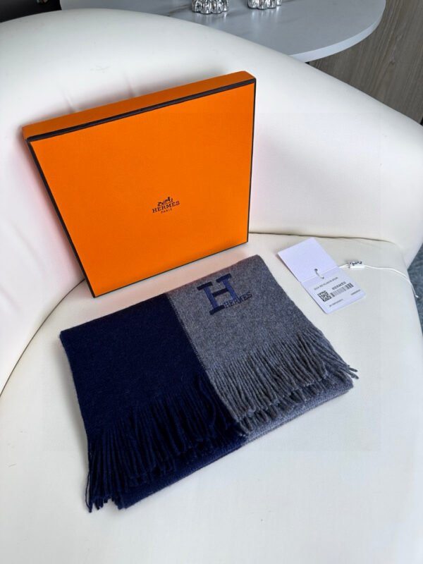 New! Men and women with the same model, 100% pure cashmere Hermes (Hermes) synchronization counter, high-end cashmere knitted scarf