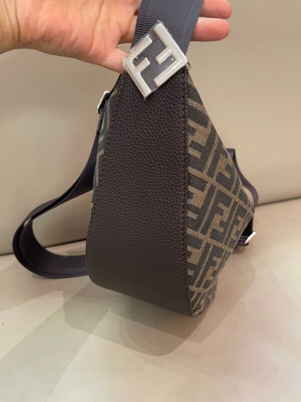 Fendi Crescent Bag - Image 3