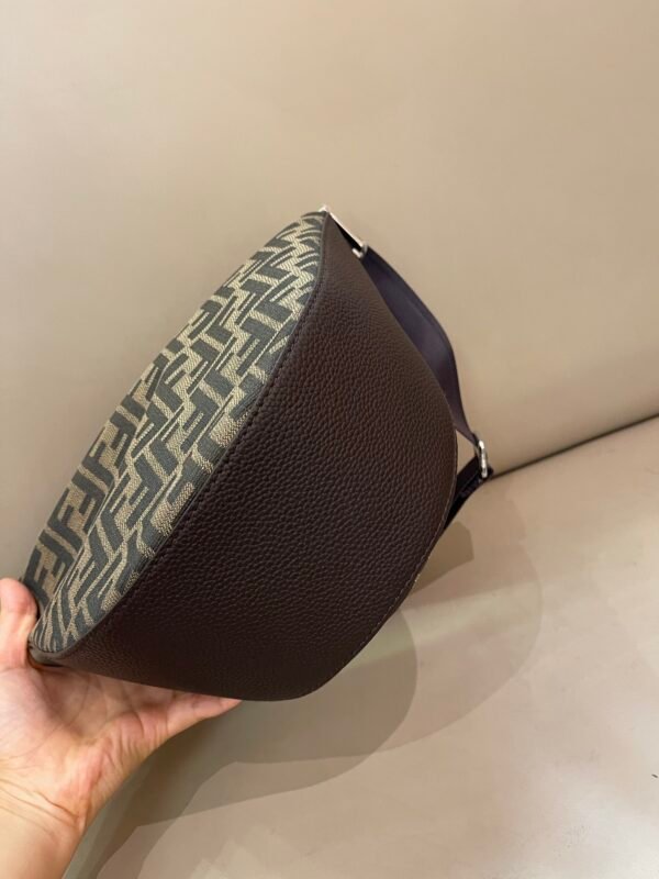 Fendi Crescent Bag - Image 4