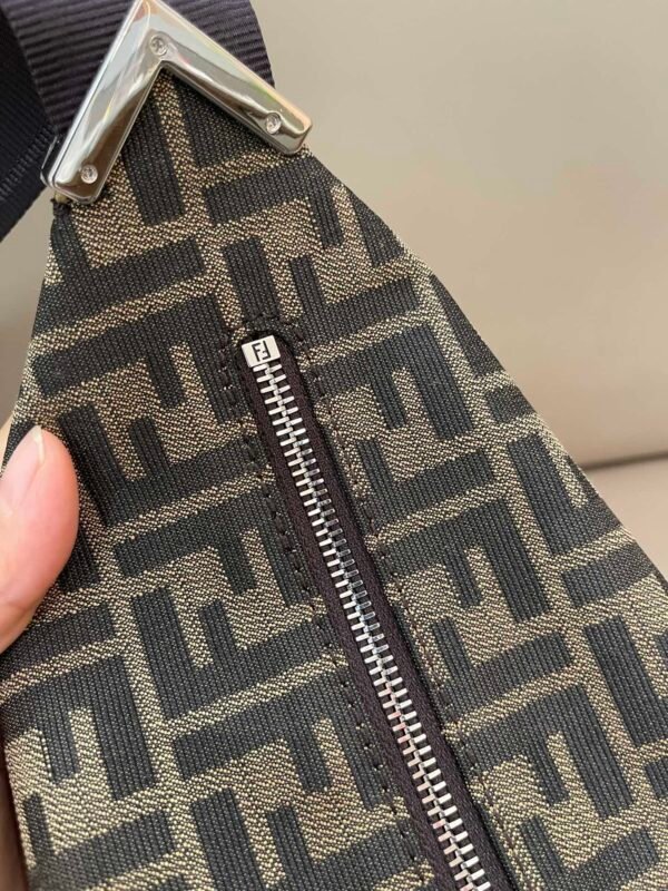 Fendi Crescent Bag - Image 5