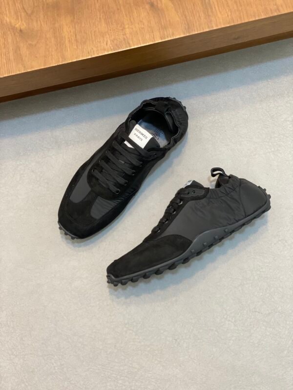 HERMES Sneakers