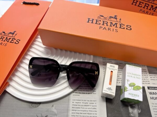 Hermes Eyewear 3-piece Gift Set - Image 8
