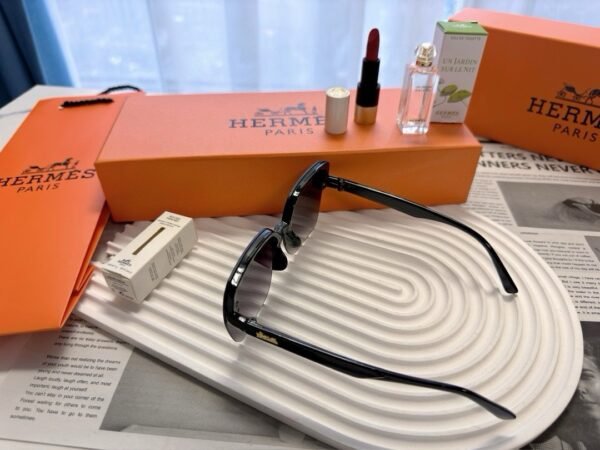 Hermes Eyewear 3-piece Gift Set - Image 4