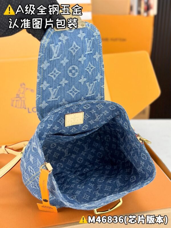 Louis Vuitton VENICE Shoulder Bag - Image 10