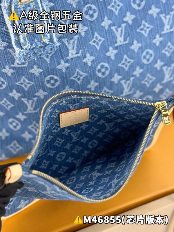 Louis Vuitton CARRYALL Medium Handbag - Image 9