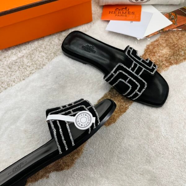 HERMES 💥 official website synchronization on the new gift random matching silk scarf