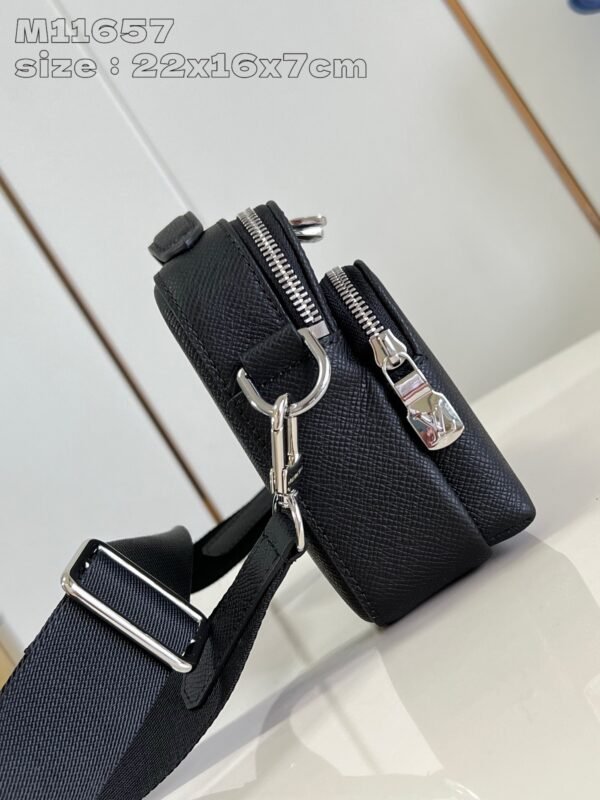 Louis Vuitton Avenue Messenger Bag in Taïga Cow Leather - Image 4