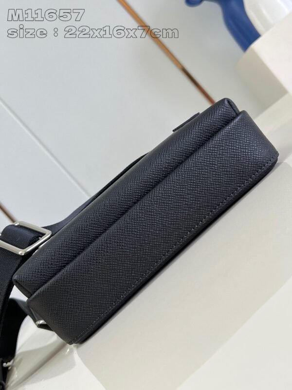 Louis Vuitton Avenue Messenger Bag in Taïga Cow Leather - Image 7