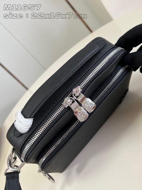 Louis Vuitton Avenue Messenger Bag in Taïga Cow Leather - Image 8