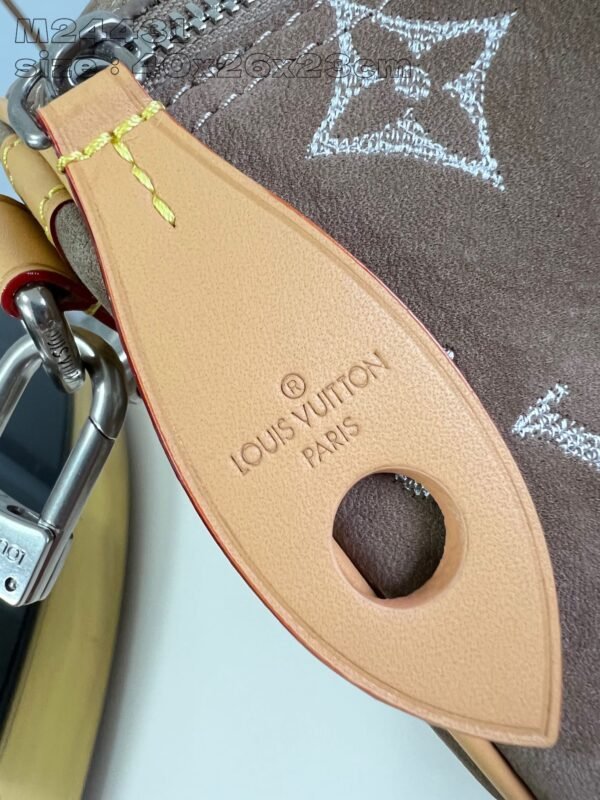 Speedy P9 Bandoulière 40 Monogram Leather Handbag - Image 12