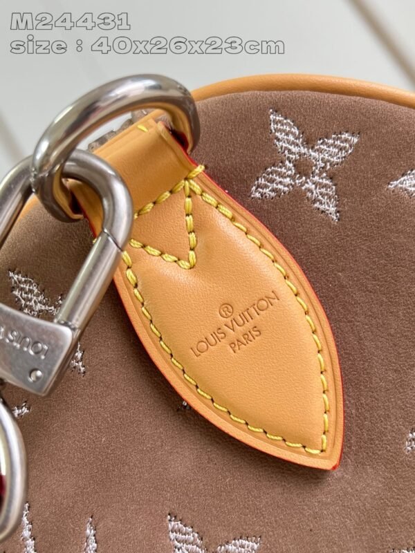 Speedy P9 Bandoulière 40 Monogram Leather Handbag - Image 9