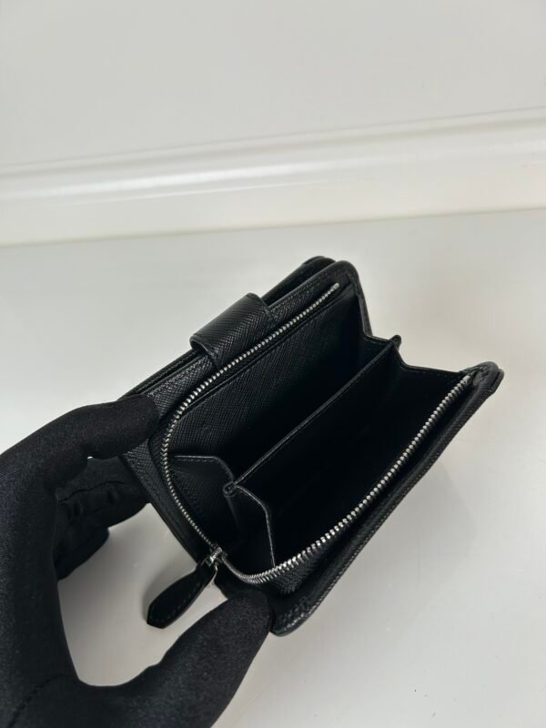 Prada Women's Cross Short Clip - Image 7