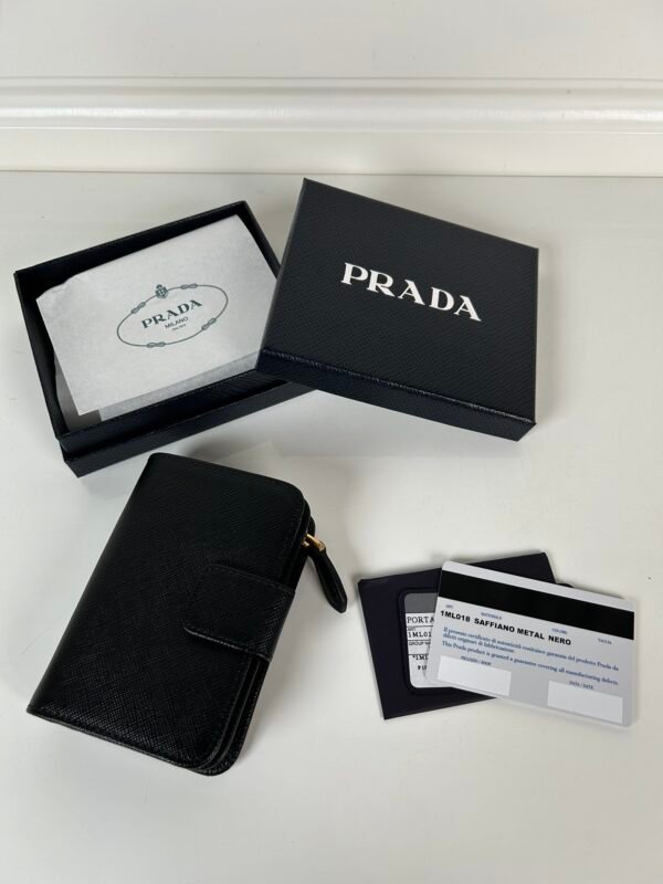 Prada Women's Cross Short Clip - Image 9