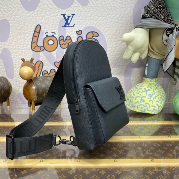 Louis Vuitton Shoulder Bag - Image 4