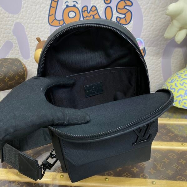 Louis Vuitton Shoulder Bag - Image 10