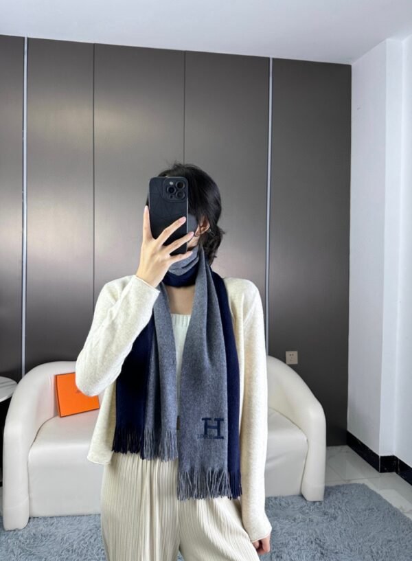 New! 2023 men and women with the same models, 100% pure cashmere Hermes (Hermes) synchronization counter, high-end cashmere knitted scarf! - Image 6