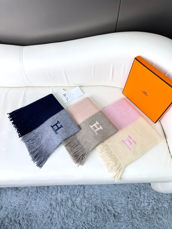 New! 2023 men and women with the same models, 100% pure cashmere Hermes (Hermes) synchronization counter, high-end cashmere knitted scarf!