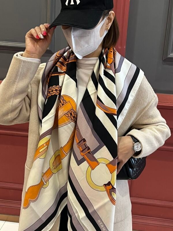 [Both sides of the same color] Extreme Hermes Hall of Fame Royal Recommended ❗️ best quality, beautiful fried Oh ~ [training collection square scarf] a total of three colors. High-end velvet square scarf - Image 9