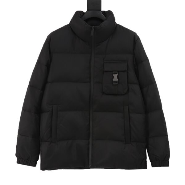Prada chest pocket lock button down jacket On the version of the design as well as the material belongs to the pinnacle of the down jacket