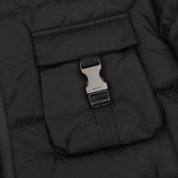 Prada chest pocket lock button down jacket On the version of the design as well as the material belongs to the pinnacle of the down jacket - Image 9