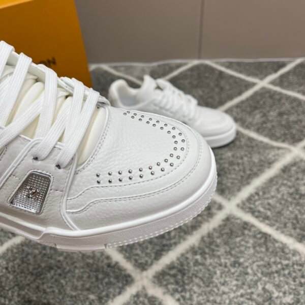 Top Version LV-Louis Vuitton 2024 Runway New Sneakers - Image 8