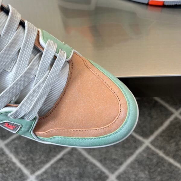 Correct version 💯 original single ruthless goods LV trainer 2024 runway couple new sneakers - Image 2